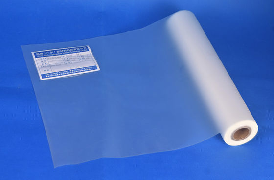 Good price ΠΕΤ 715mm πλάτος πολλαπλασιασμός θερμικής επικάλυψης ταινία 1 ιντσών πυρήνας ρολ 23 Mic γυαλιστερό σε απευθείας σύνδεση